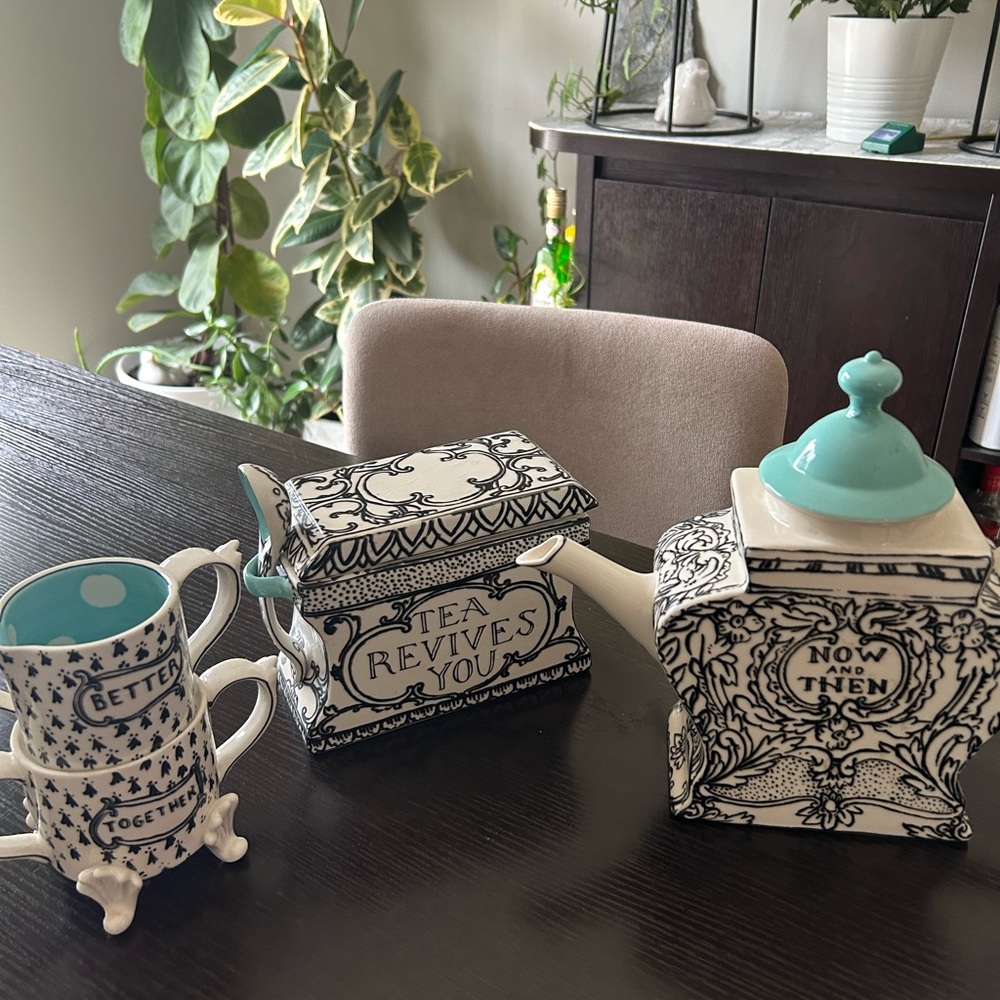 Anthroplogie 🦄 tea set